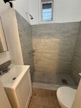 552 NW 1st St in Miami, FL - Building Photo - Building Photo