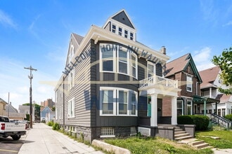 1545 E Irving Pl in Milwaukee, WI - Building Photo - Building Photo