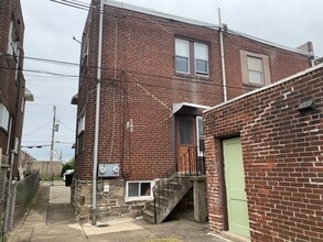 7353 Sackett St, Unit 2 in Philadelphia, PA - Building Photo - Building Photo