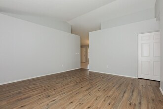 16215 S Beth Ln in Chandler, AZ - Foto de edificio - Building Photo