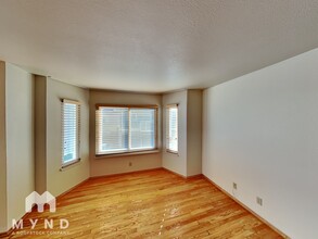 125 Rosa Flora Cir in South San Francisco, CA - Building Photo - Building Photo