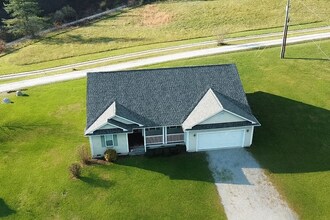 45 Harper Meadow Way in Hendersonville, NC - Building Photo - Building Photo