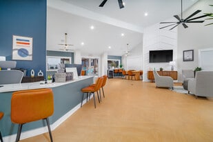 Elevate at Huebner Grove in San Antonio, TX - Building Photo