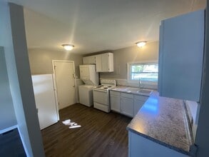 669 Whittinghill Ave in Salina, KS - Building Photo - Building Photo
