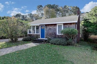 202 Middlebridge Rd in South Kingstown, RI - Building Photo