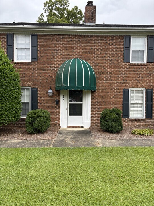 406 W Harnett St in Benson, NC - Building Photo