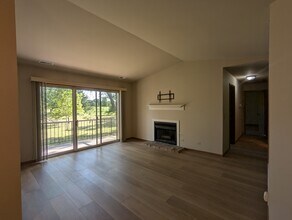 245 Memory Ln in Westmont, IL - Building Photo - Building Photo