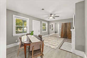 350 Hill Park Dr in Bristol, VA - Foto de edificio - Building Photo