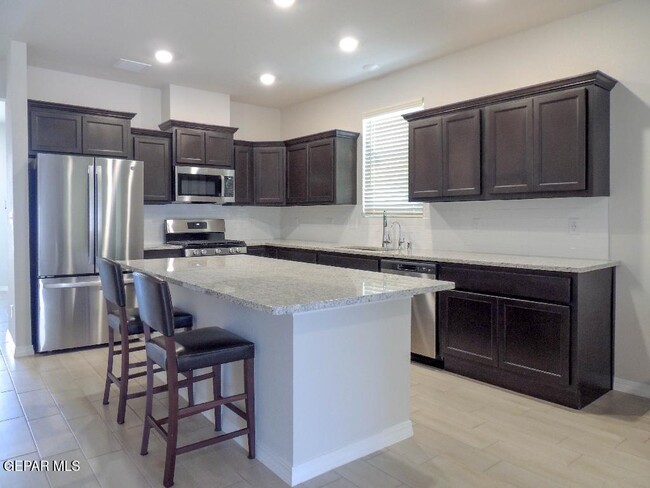 6112 Hidden Row Ave in El Paso, TX - Building Photo - Building Photo