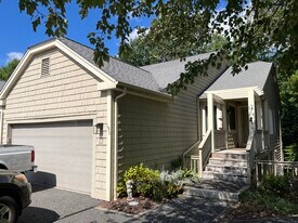 12 Boulevard Dr in Danbury, CT - Building Photo