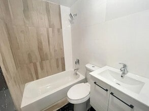 87 Sherman Ave in Jersey City, NJ - Foto de edificio - Building Photo