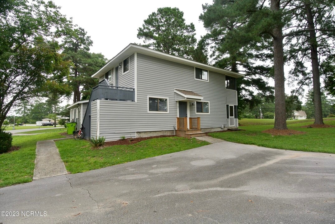 2 Linksiders Rd in New Bern, NC - Building Photo