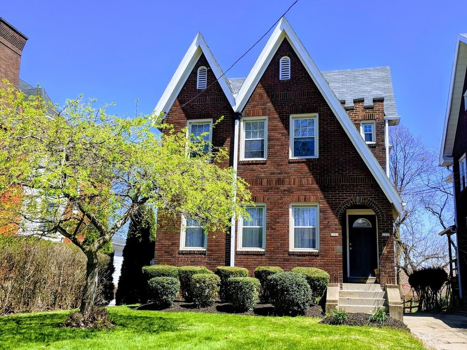 1331 Shady Ave in Pittsburgh, PA - Building Photo