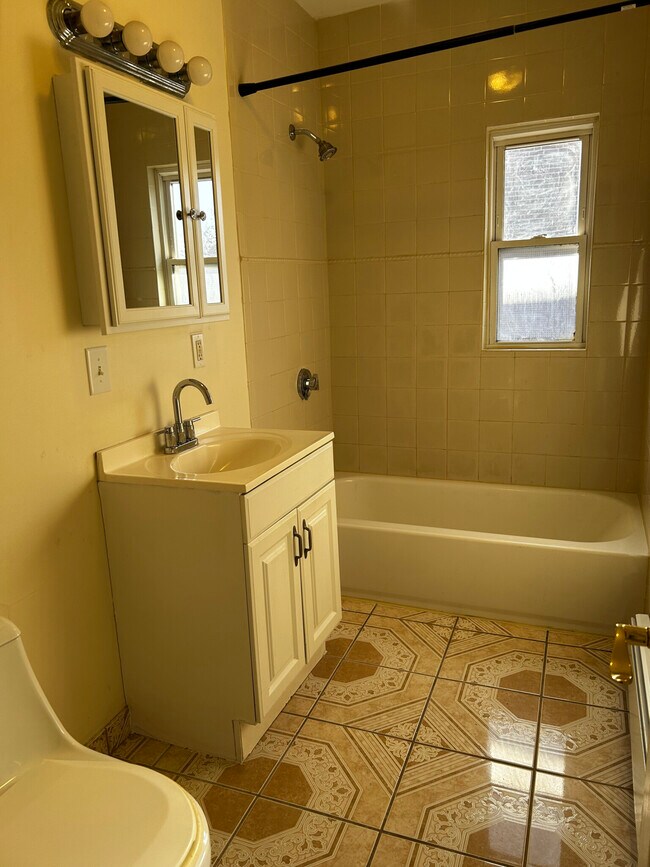 8 Dudley St, Unit 1 in Cambridge, MA - Building Photo - Building Photo