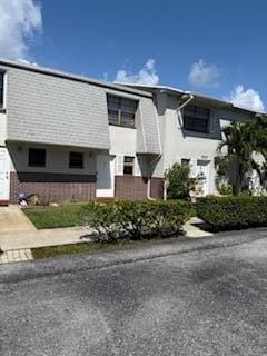 property at 423 N Cypress Dr