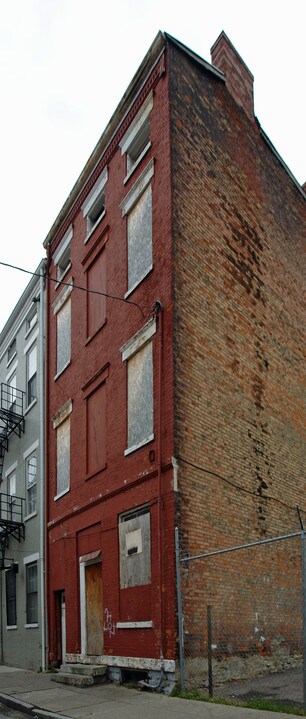 17 E Fifteenth St in Cincinnati, OH - Building Photo