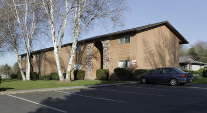 Colonial East Apartments in Vancouver, WA - Building Photo - Building Photo