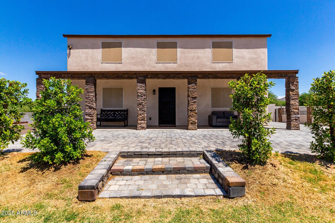 2056 W Dobbins Rd in Phoenix, AZ - Foto de edificio
