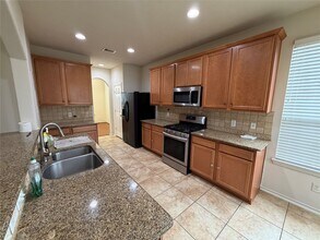 6826 Pheasant Oak Dr in Houston, TX - Building Photo - Building Photo