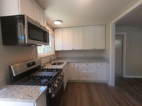 14 Treanor St in San Rafael, CA - Building Photo - Building Photo