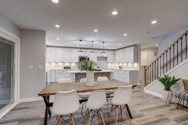 2716 Parklake Dr