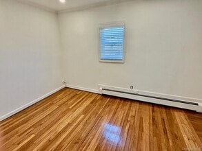 211 W Walnut St in Long Beach, NY - Building Photo - Building Photo