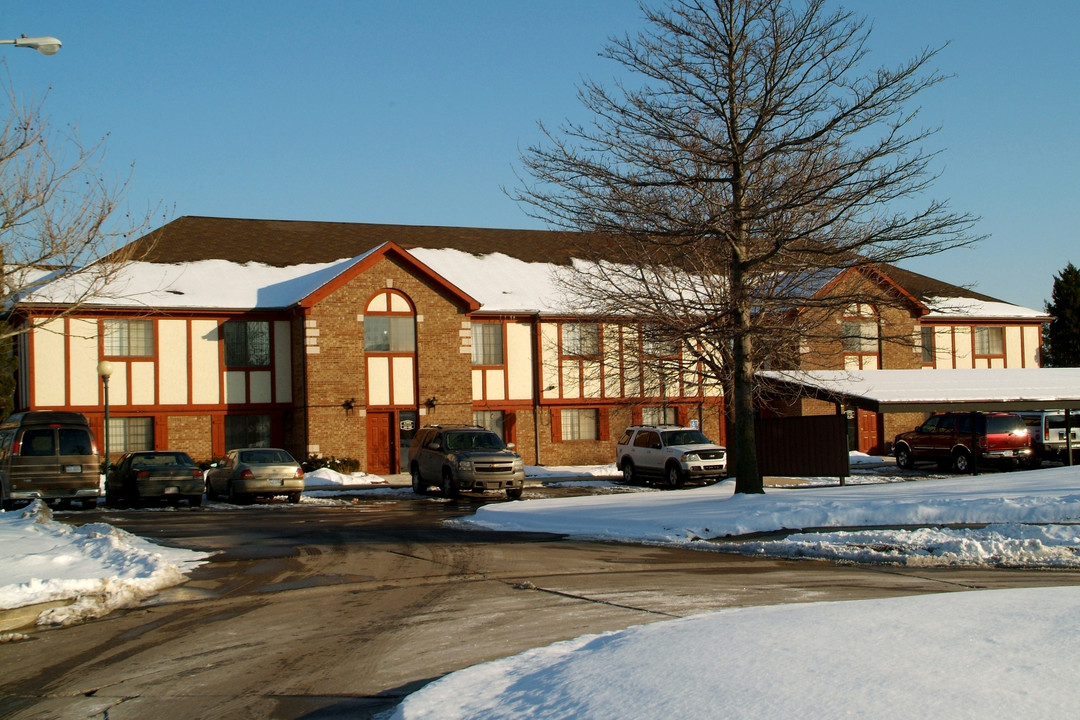 Dearborn Village Square in Dearborn, MI - Building Photo