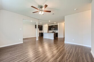 6129 Fall Creek Ln, Unit 212E in Fort Worth, TX - Building Photo - Building Photo