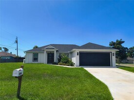 3866 Sterling Rd in Venice, FL - Building Photo