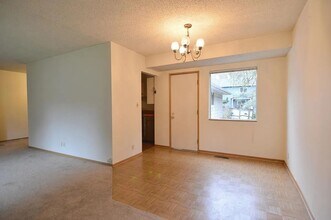 3850-3850 SW Marigold St in Portland, OR - Building Photo - Building Photo