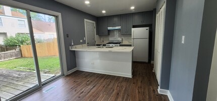 697 Wilson St in Hanover Park, IL - Building Photo - Building Photo