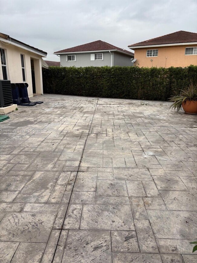 15465 SW 36th Terrace in Miami, FL - Building Photo - Building Photo