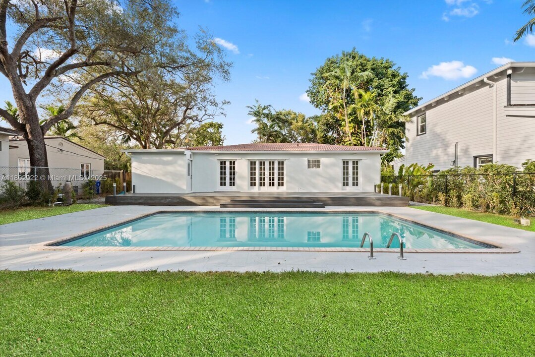 4080 Hardie Ave in Miami, FL - Building Photo
