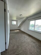 164 Helen St, Unit upper in Cheektowaga, NY - Building Photo - Building Photo