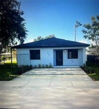 2421 NW 152nd Terrace in Miami Gardens, FL - Building Photo - Building Photo