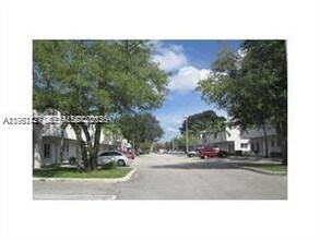 3926 SW 52nd Ave in Pembroke Park, FL - Building Photo - Building Photo