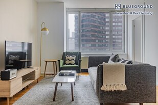 635 W 42nd St in New York, NY - Building Photo