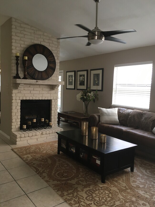 1406 Brook Run in San Antonio, TX - Building Photo - Building Photo