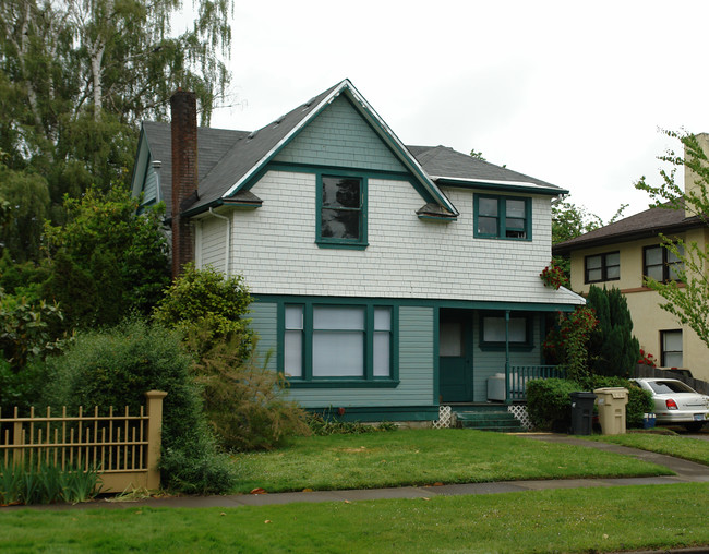 326 SW 5th St in Corvallis, OR - Building Photo - Building Photo