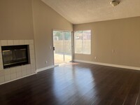 37614 Nectarine Dr in Palmdale, CA - Foto de edificio - Building Photo