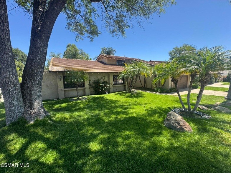 1832 Fallview Rd in Westlake Village, CA - Foto de edificio