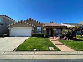 1621 Linnea Ln in Modesto, CA - Building Photo