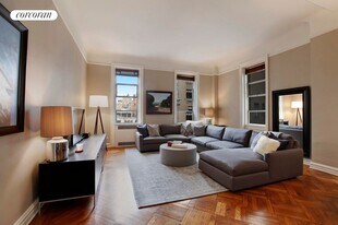 11 W 81st St in New York, NY - Building Photo