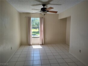9265 Lake Park Dr in Ft. Myers, FL - Building Photo - Building Photo