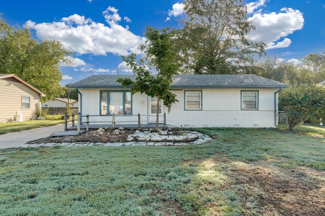 3542 S Bonn St in Wichita, KS - Building Photo