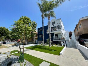 3756 Mentone Ave in Los Angeles, CA - Foto de edificio - Building Photo