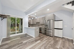 305 N Graham St in Pittsburgh, PA - Building Photo