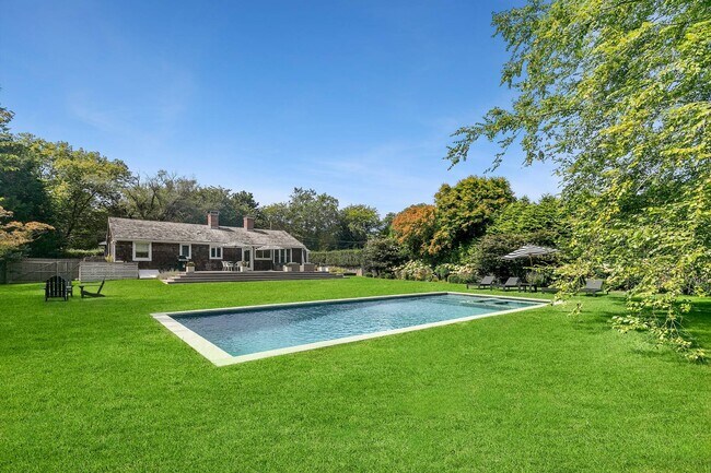 6 Cedar Ct in East Hampton, NY - Building Photo - Building Photo