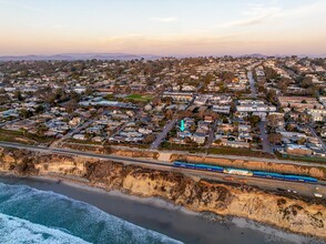 127 7th St in Del Mar, CA - Building Photo - Building Photo