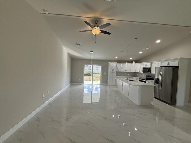 3207 36th St SW in Lehigh Acres, FL - Building Photo - Building Photo